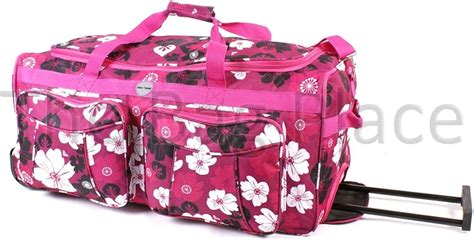 ladies large holdall with wheels.